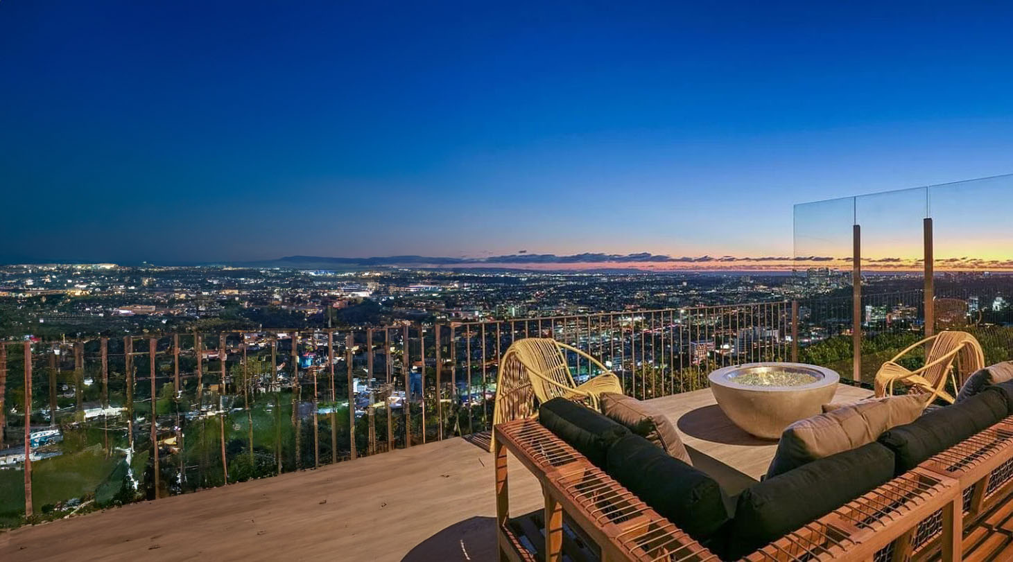 Rooftop Living Spaces Taken to the Next Level at Fireplaces Plus